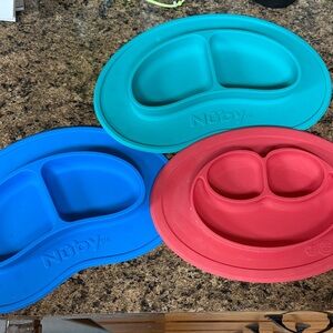 Set of 3 Silicone Suction Plates - Red, Blue, and Teal - Nuby